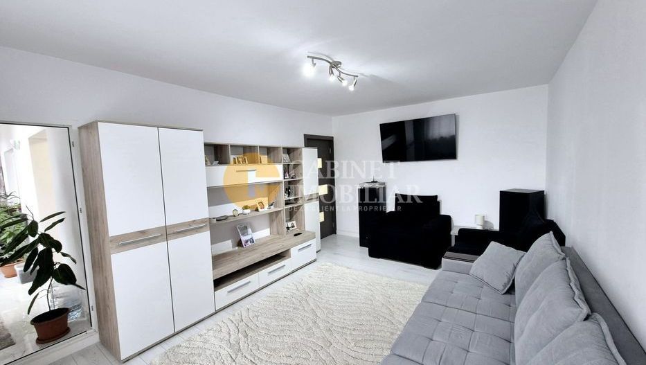 CUG 3 camere Renovat - mobilat - bloc 1986 - Loc parcare - Poză 1