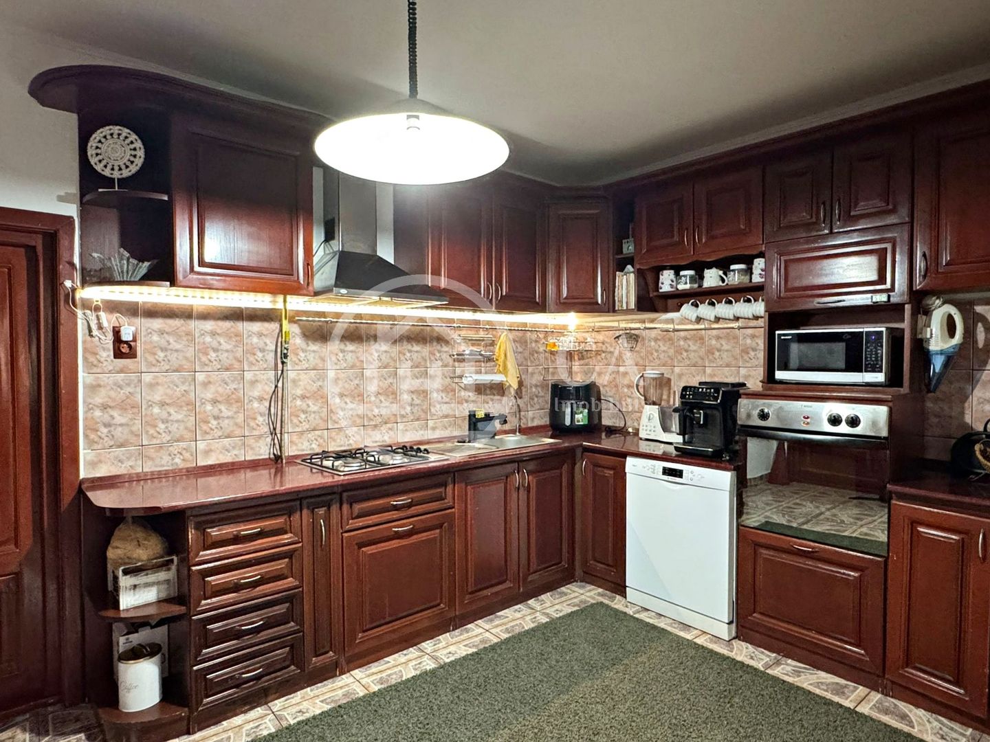 Casă de vânzare cu 4 camere si teren de 1000 mp in Salard, Bihor - Poză 11