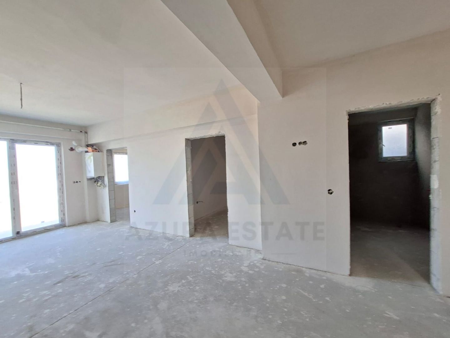 Apartament premium 3 camere 67 mp utili etaj 2 si parcare in Selimbar - Poză 1