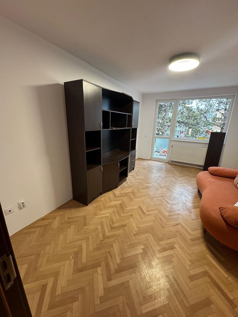De vânzare apartament în zona Aleea Săvinești - Poză 1