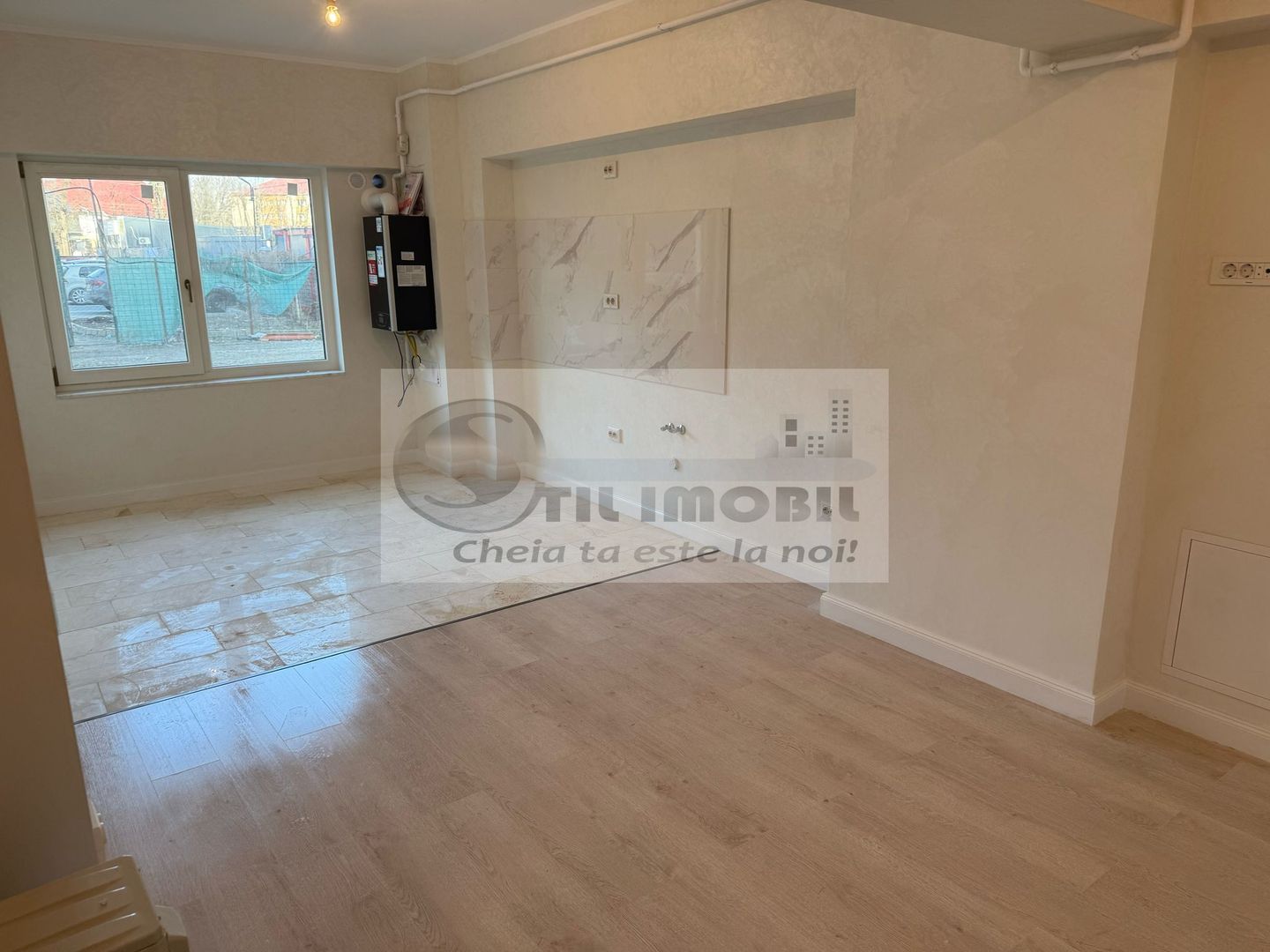 Spațiu com+Loc de parca– 40 mp, Parter, Royal Town Copou – 650€ neg. - Poză 2