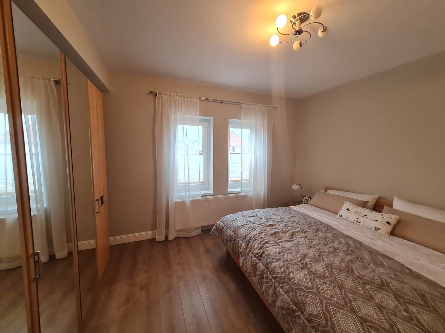 Casă ultrafinisata in zona Parcului central Dumbravita - Poză 29