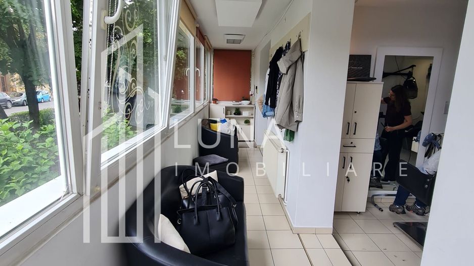 Spațiu cu potențial excelent în Piața Trandafirilor | 50mp - Poză 3