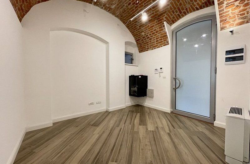 Spatiu birou in cladire istorica restaurata - Poză 7