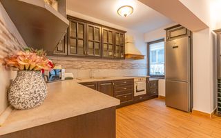 Pensiune Râșnov, 13 camere plus locuință proprietar, zonă Cetate - Poză 7