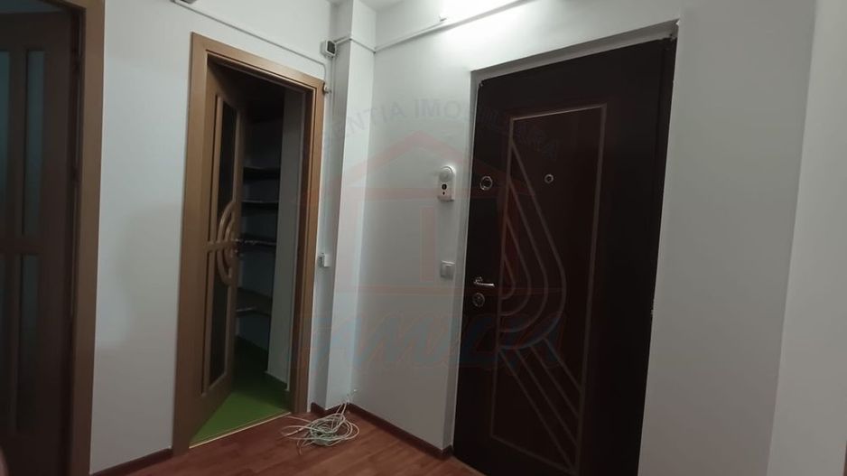 APARTAMENT CU 3 CAMERE DE VÂNZARE | MICRO 17 - Poză 2