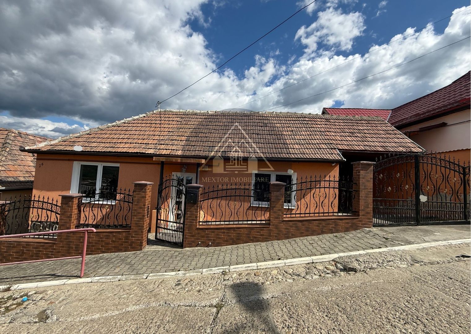 Casa de 3 camere, Medias. - Poză 2