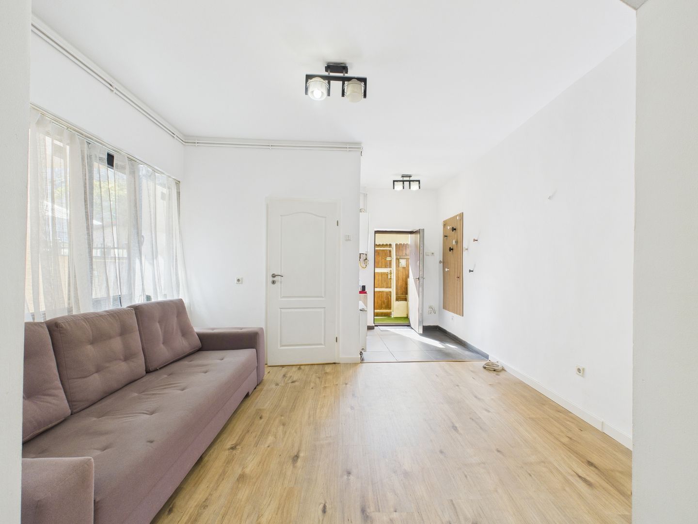 Casă / Vilă cocheta cu 3 camere - de vanzare - zona Basarab - Poză 5