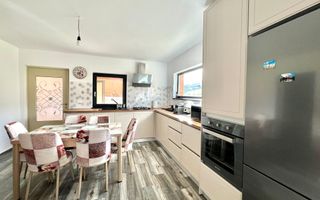 Casa din barne cu 3 dormitoare si pardoseala Gura Humorului - Poză 6