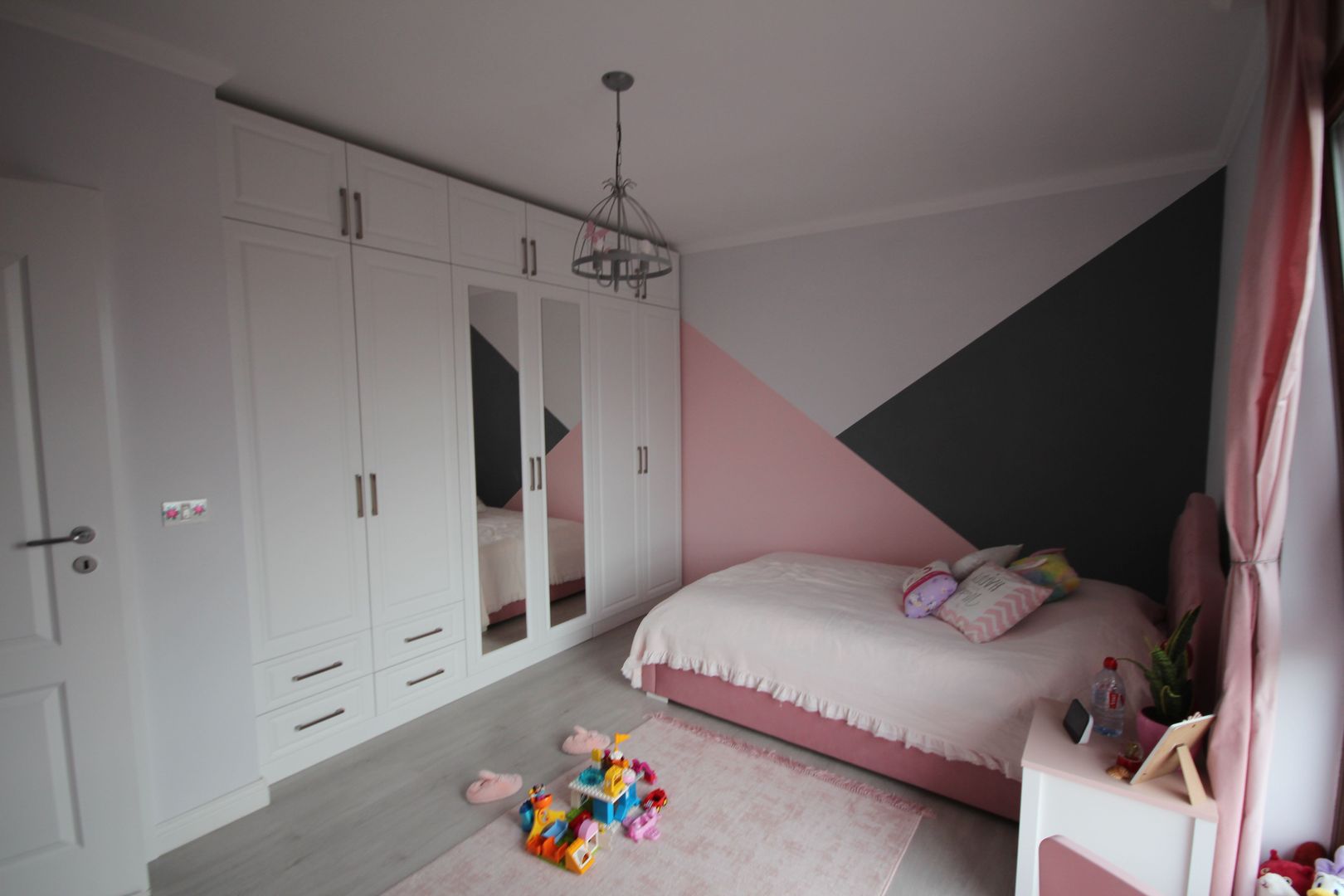 Modern si primitor - Poză 14