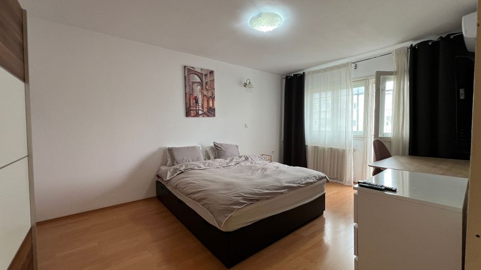 Garsoniera in bloc mixt, an 1980 zona Lujerului, Militari - Poză 1