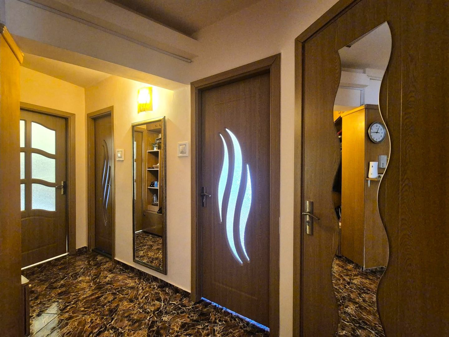 Exclusivitate - Apartament pretabil locuit, toate facilitătile in apropiere - Poză 8