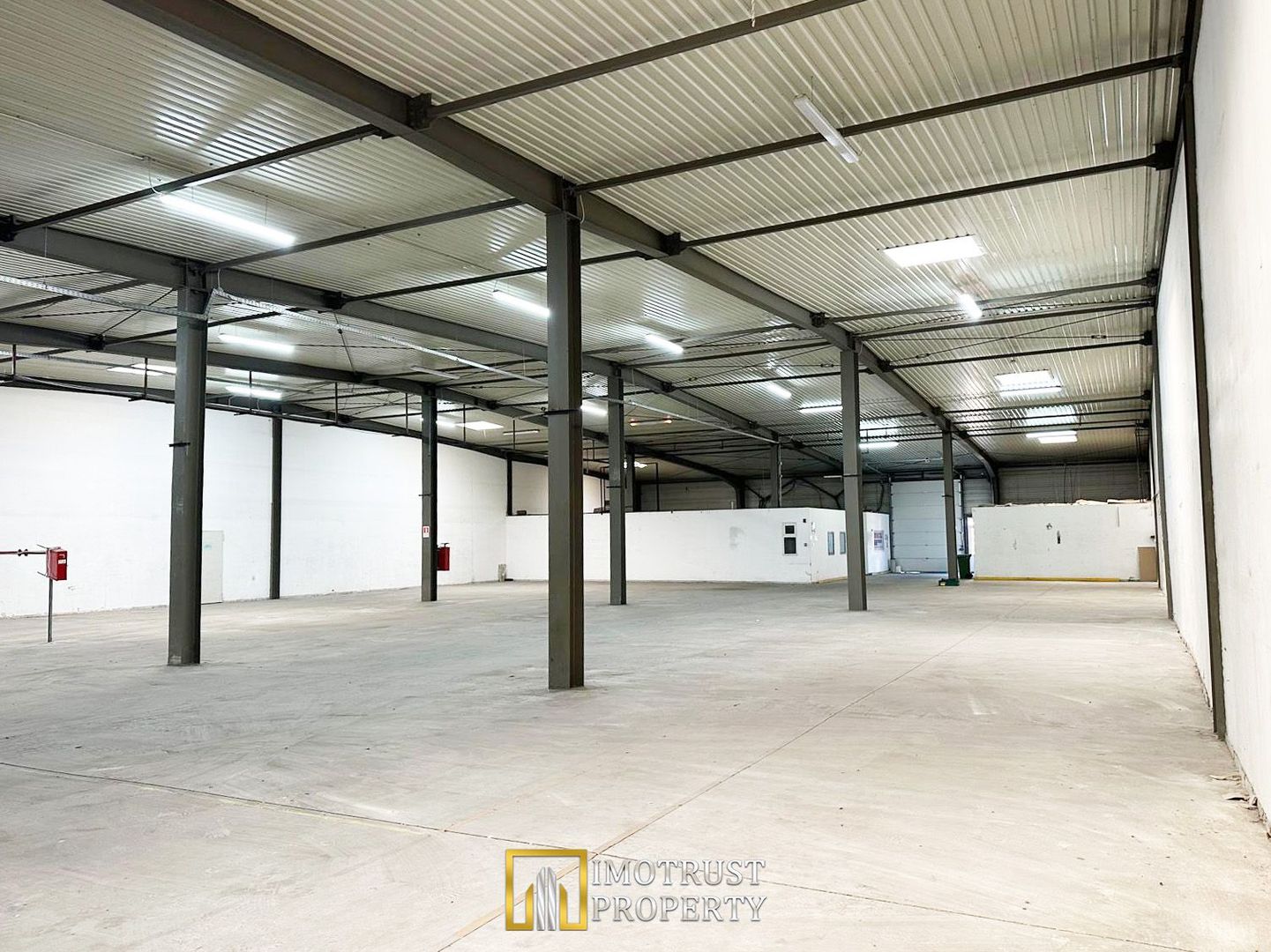 Hala de inchiriat Arad – 1.135 mp pentru comert, servicii - Poză 4