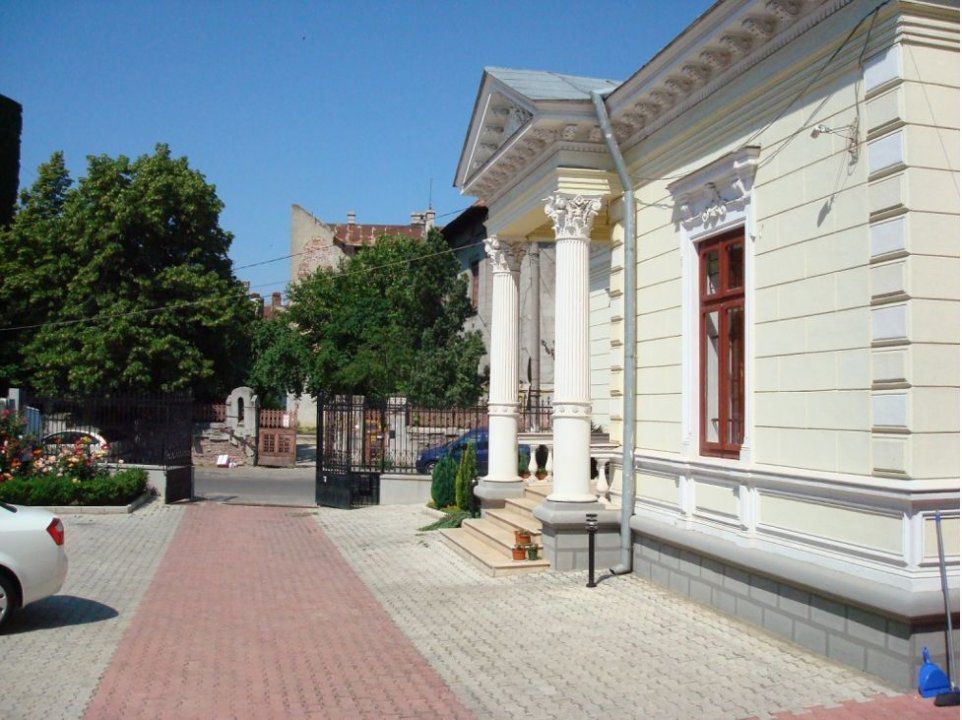 Vila Ultracentrala Monument Istoric restaurat - 12 locuri parcare - Poză 1