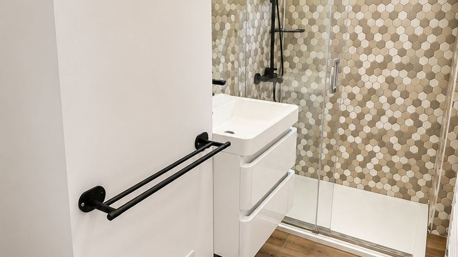 Etaj intermediar | 3 camere | 66 mp + balcon | Zona Spitalul Județean - Poză 7