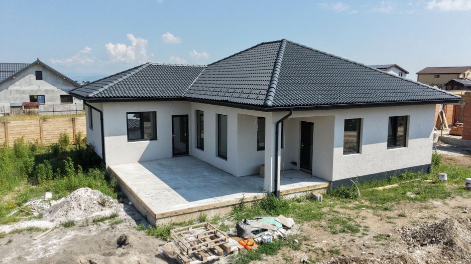 Casă pe parter de vânzare în cartierul Izvor - Poză 1