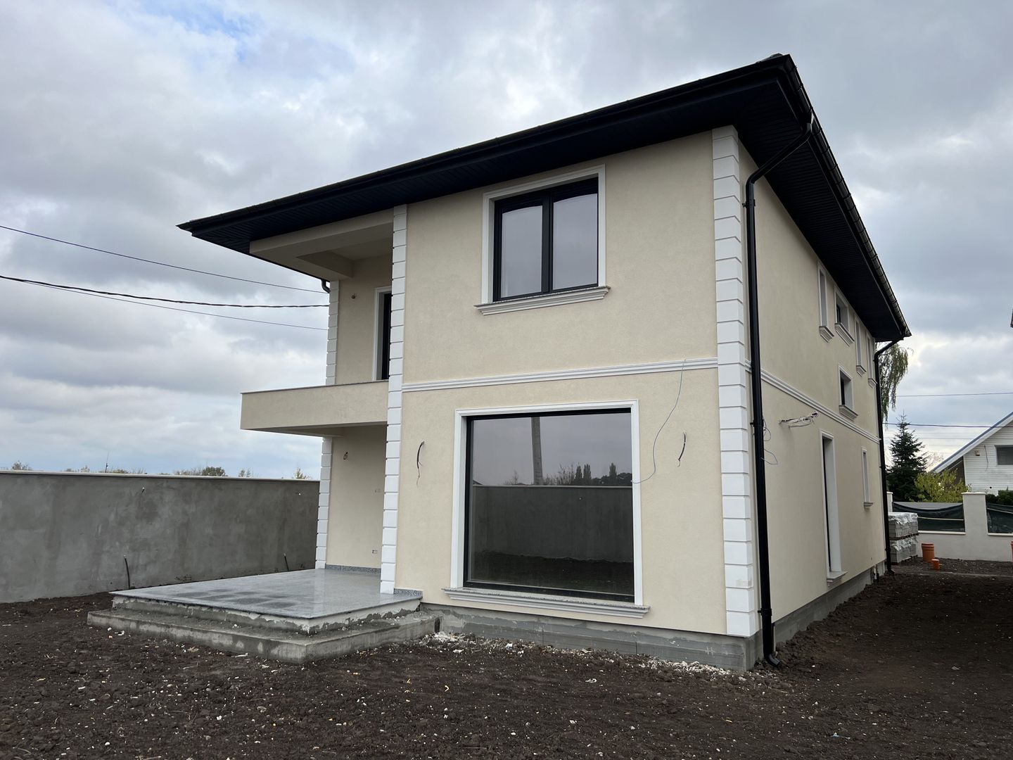 VILA LUX OTOPENI | FERME - Poză 1