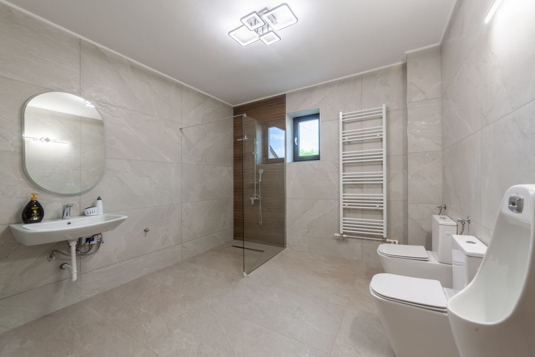 Casă spațioasă cu 8 camere - Pitești - 0% Comision - Poză 13