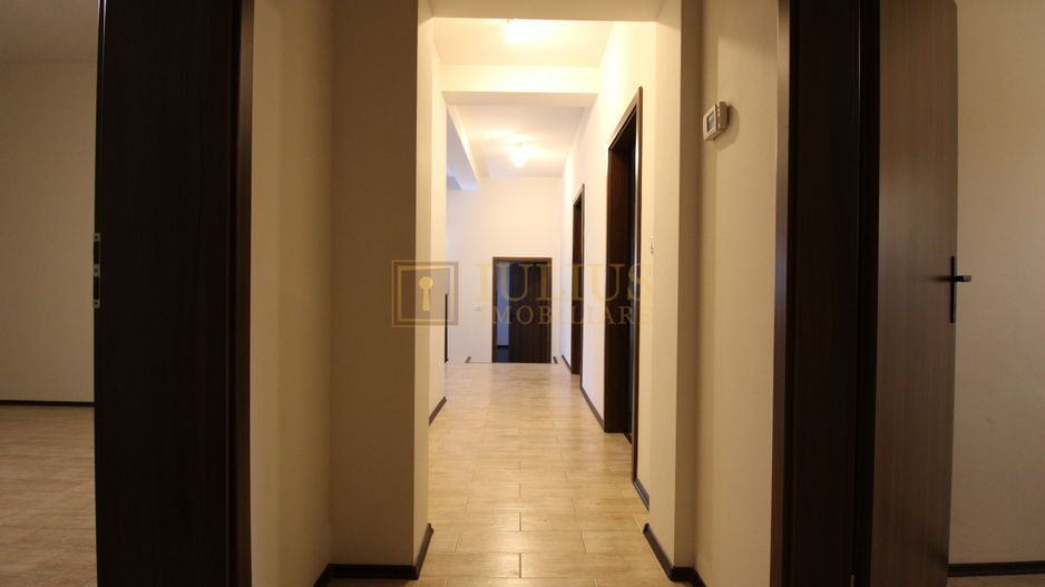 Cetatii; 5 camere, spatiu depozitare, garaj, curte, ideal pentru sediu firma. - Poză 22