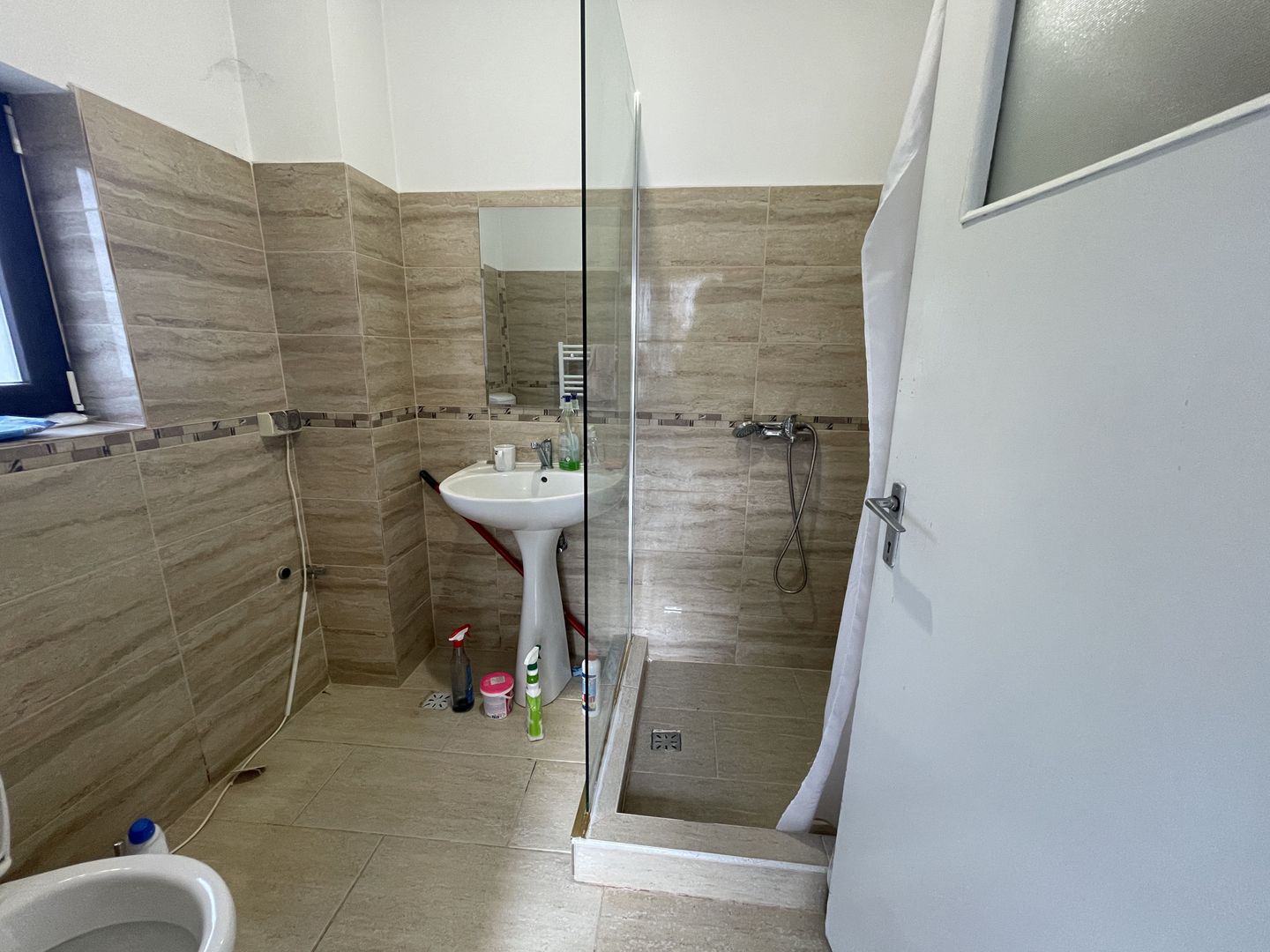 Casa de vanzare cu teren 572 mp si front generos 21 ml - Poză 13