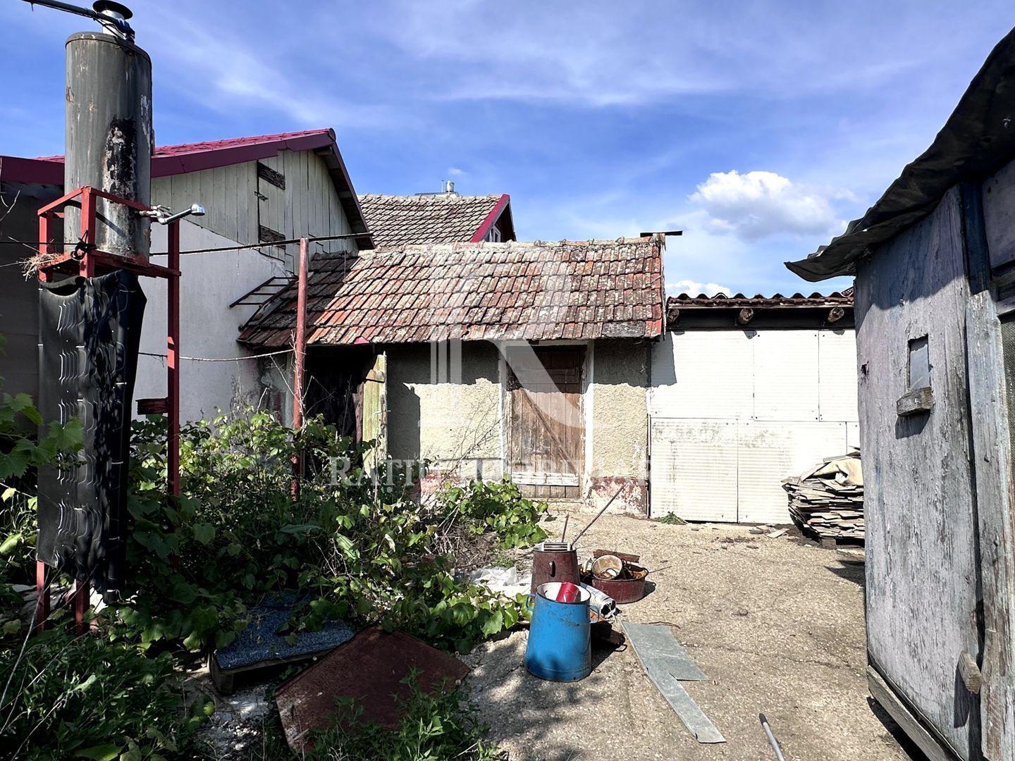 Casa cu anexe si pivniță | Teren intravilan generos | Sannicolau Roman - Poză 15