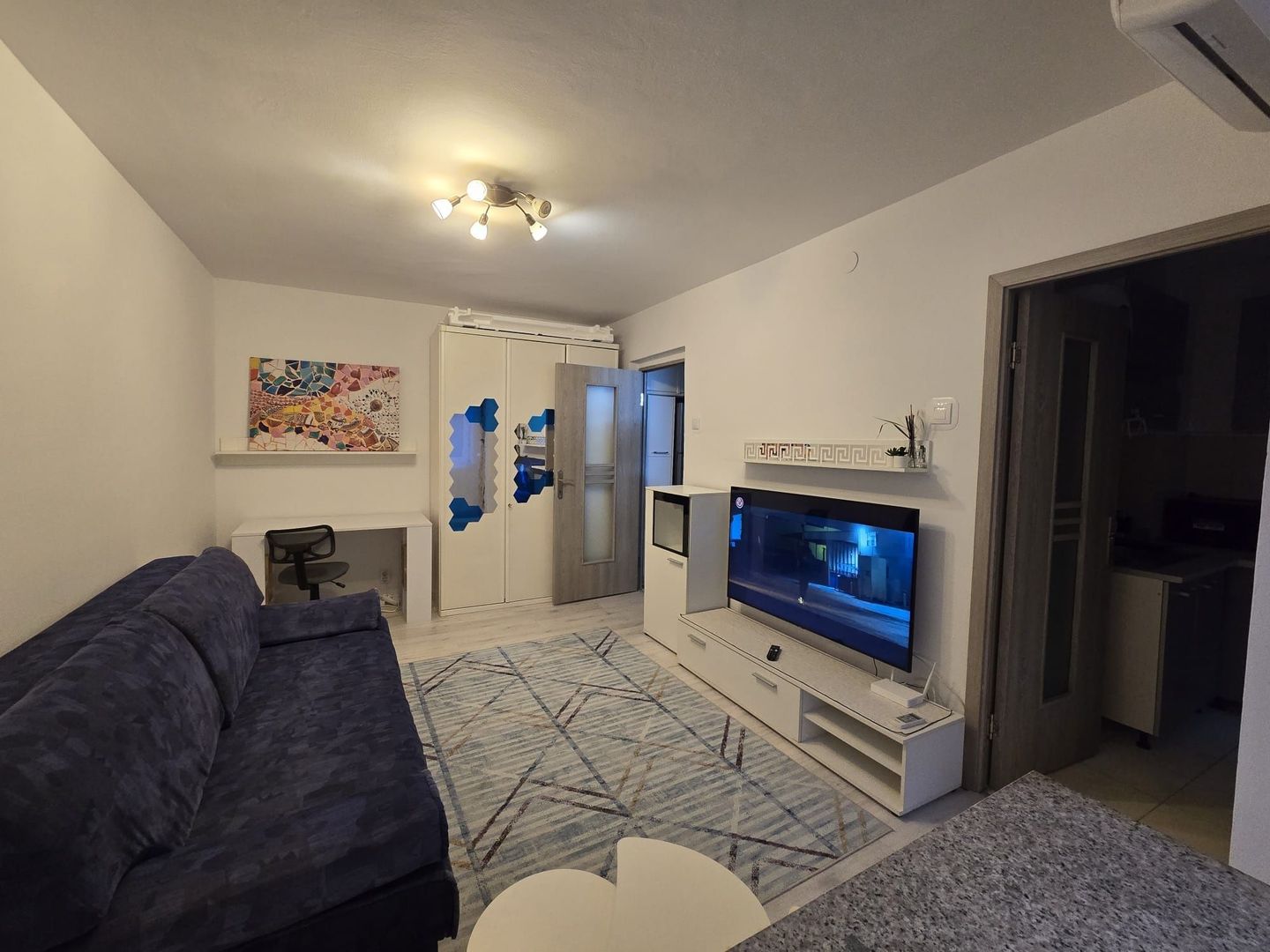 Garsoniera- Ciuperca, 1 Mai - Poză 1