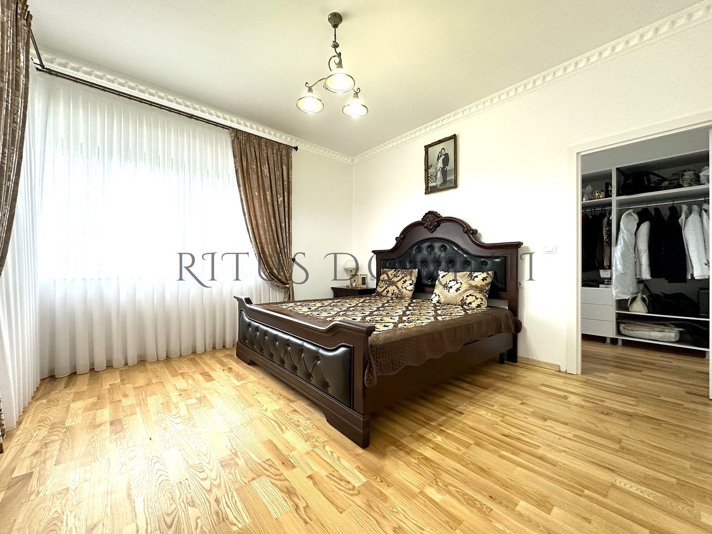 Vilă Spectaculoasă cu Piscină Privată, Dealuri Oradea, 460mp - Poză 2