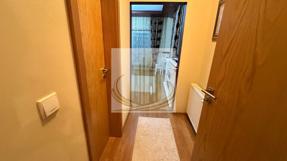 Casă premium cu panouri solare, stație EV, anexă locuibilă și grădină - Poză 13