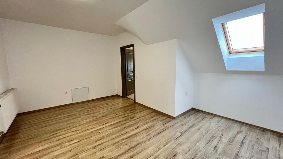 Casa cu 7 camere | 3 balcoane | Garaj | 220 mp + 80 mp curte | Cartier Panorama - Poză 22