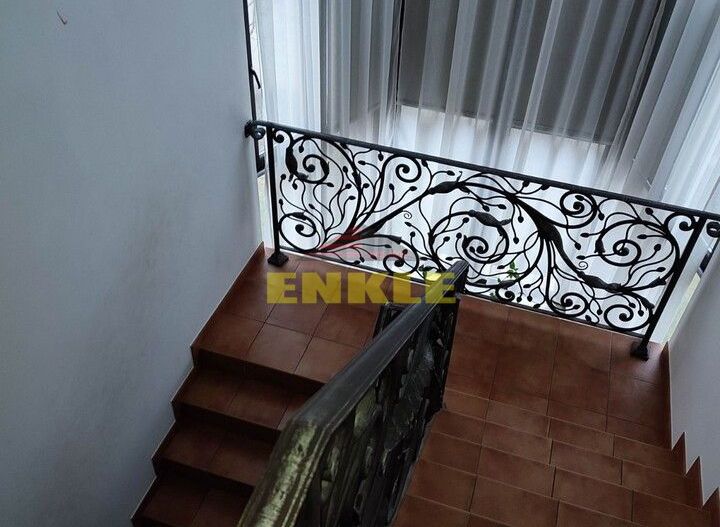 Vila 5 camere , zona Petru Rares -demisol+parter+etaj , pret negociabil ! - Poză 3