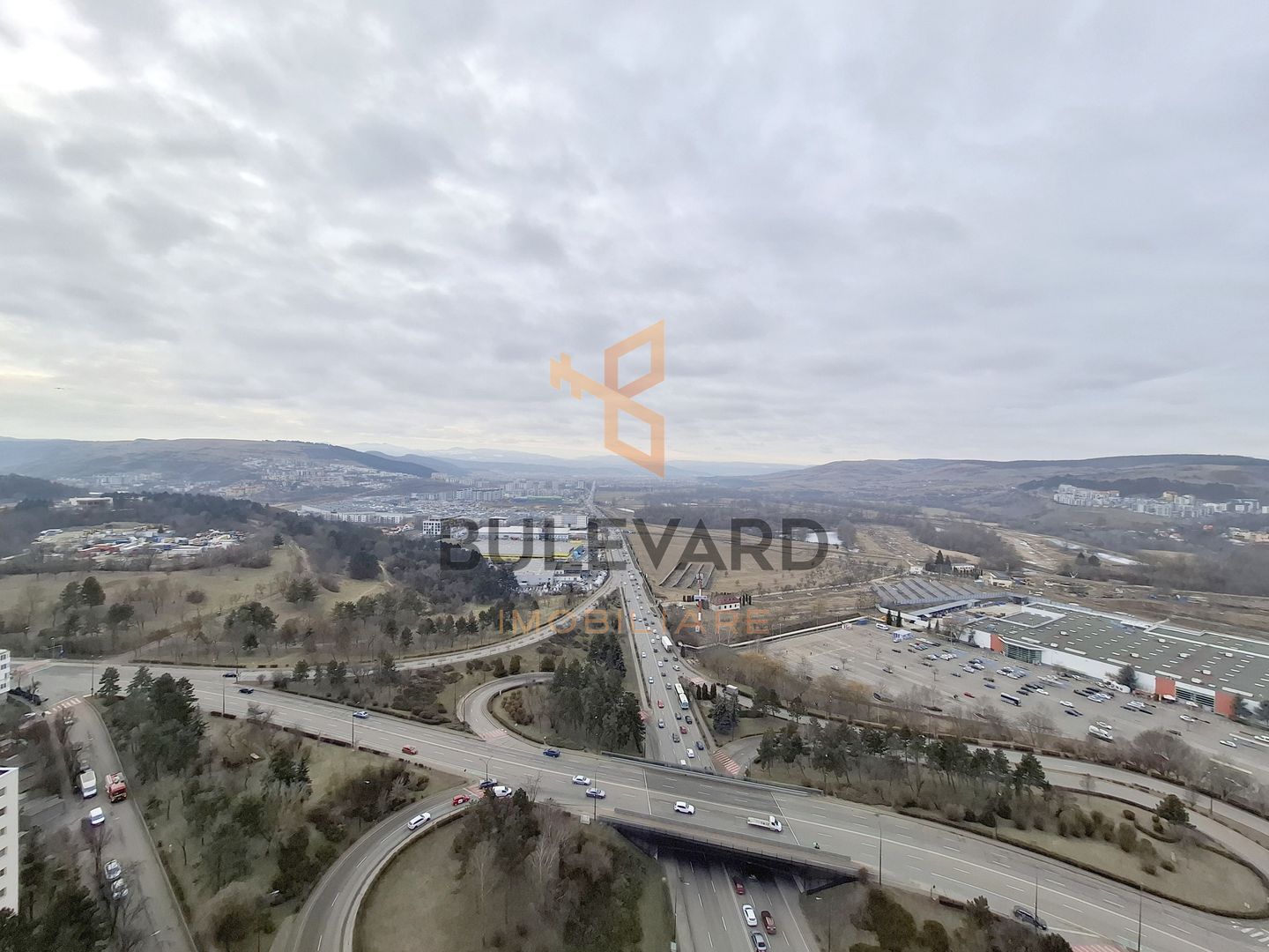 Penthouse 194 mp utili + 4 balcoane, view superb! - Poză 2