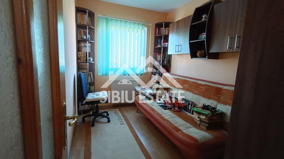 Apartament de vanzare cu 3 camere, decomandat -55 mp. balcon, pivnita - Poză 4