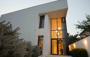 Vila moderna de vanzare |P+1 cu terasa, piscina si garaj | Corbeanca