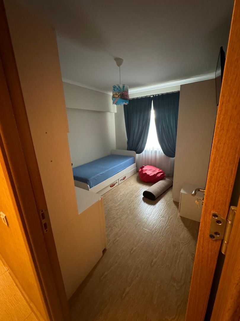 De inchiriat apartament cu 3 camere, Str. Nae leonard, etaj 3, 500 E - Poză 7