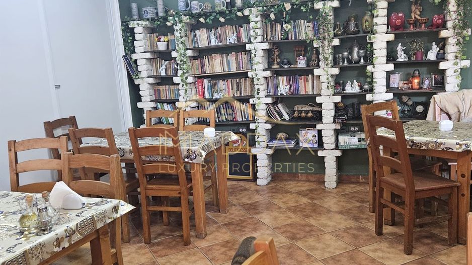 Pensiune 10 camere cu restaurant // teren 900 mp // Moieciu de Jos - Poză 13
