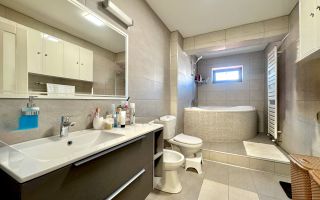 Vânzare apartament cu 3 camere - 130 m.p - în Zona CUG, Iași. - Poză 20