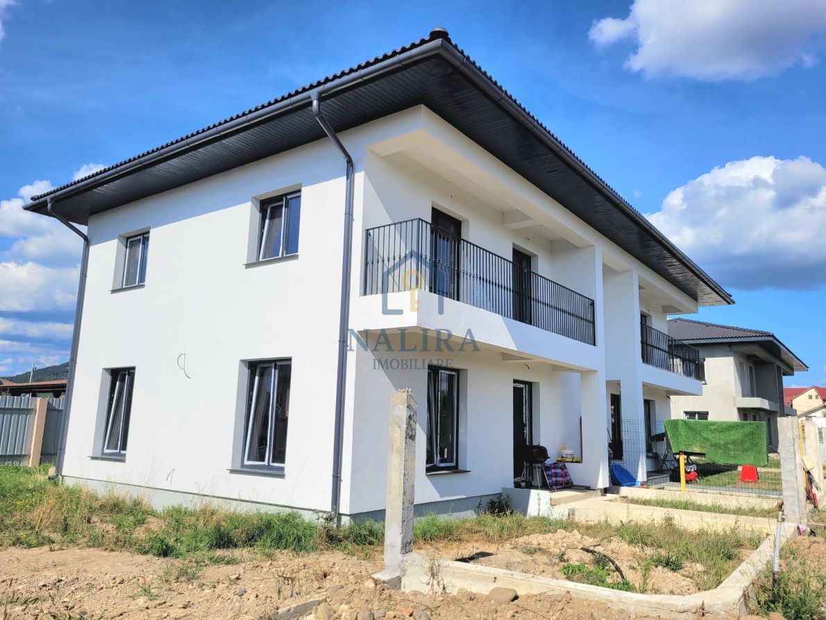 Duplex de vaznzare sat Sasar cartier nou de case spatioase - Poză 3