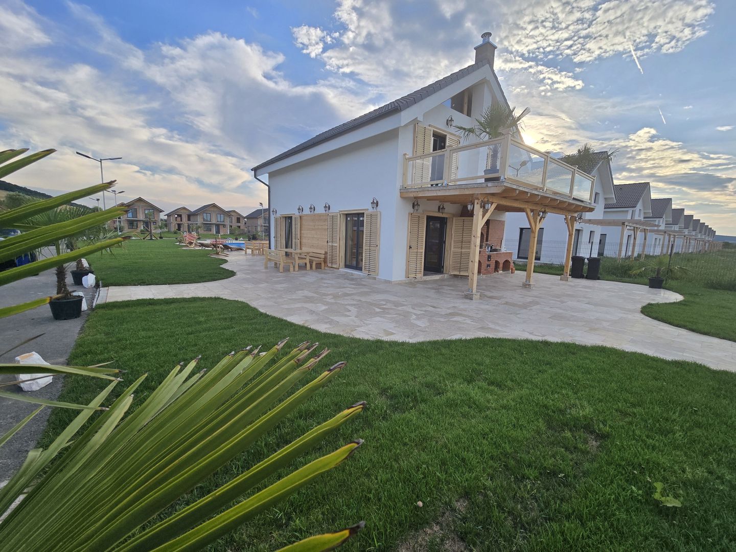 Casa 4 camere la cheie,10 minute de spital 150mp,700mp teren - Poză 3