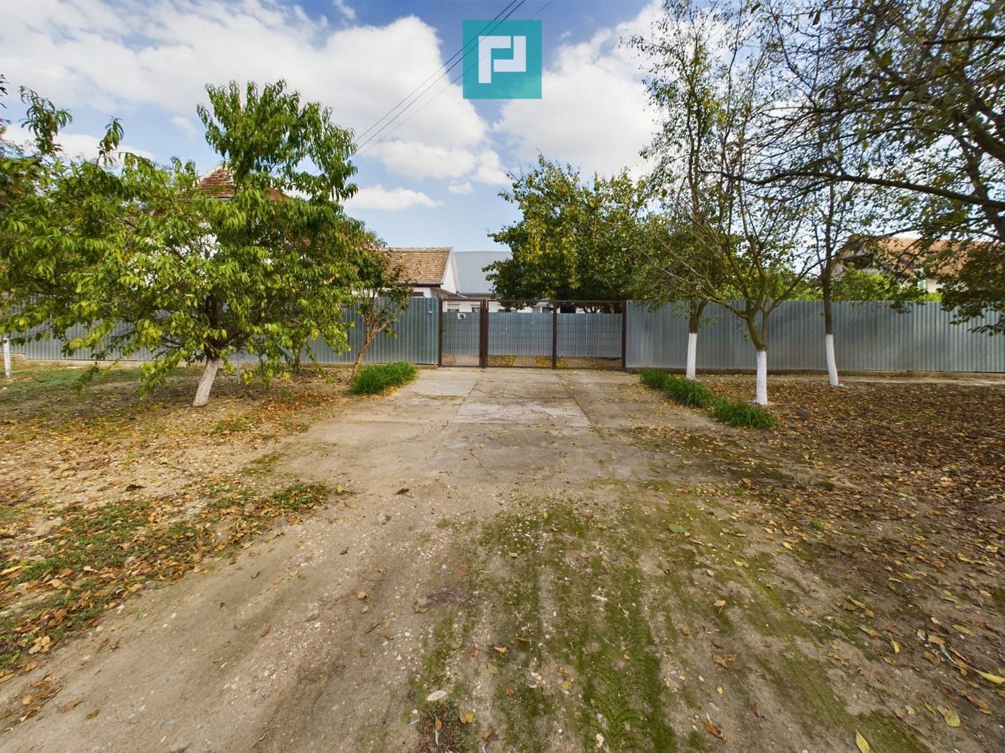 Casă cu teren 2877 mp, orașul Ineu - Poză 5