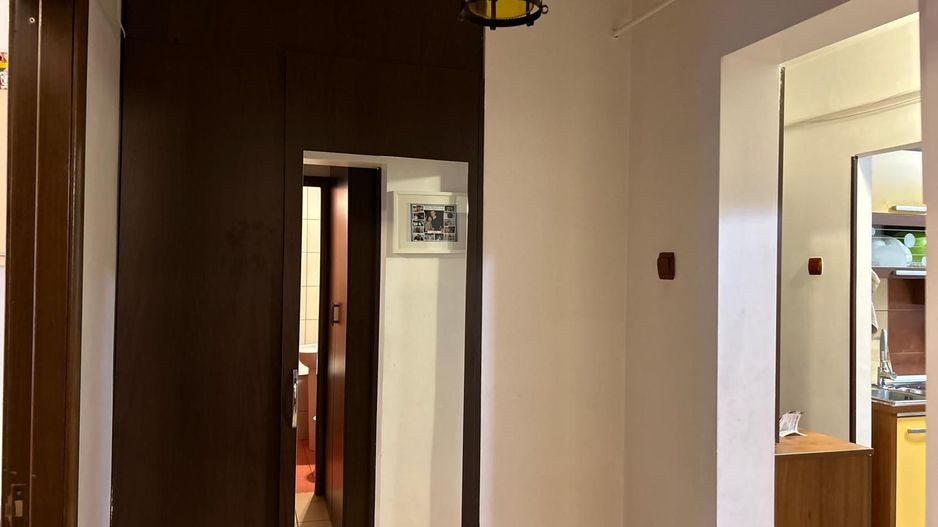 Apartament cu 3 camere în zona, mobilat si utilat -  Piata Centrala - Poză 4