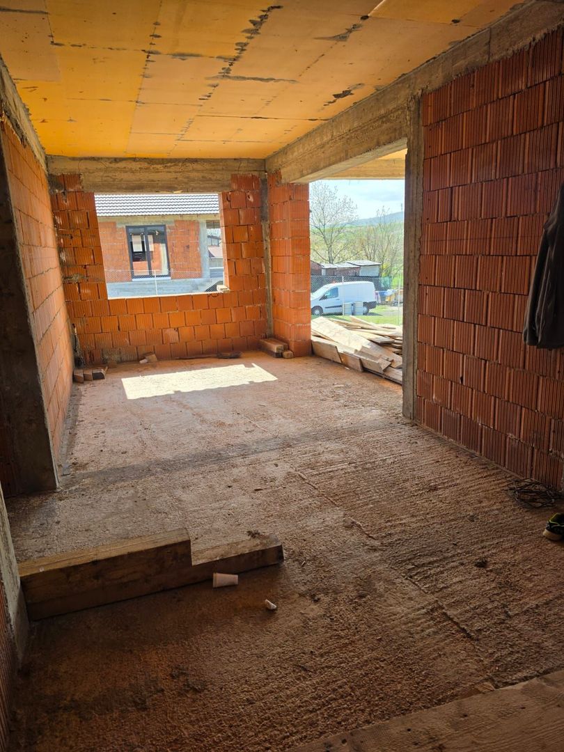 Casă la roșu în localitatea Cheriu - Poză 3