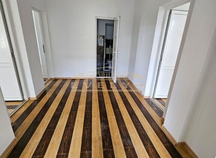 Spatiu comercial de inchiriat/vanzare, suprafata de 76 mp, zona Curtesti - Poză 2