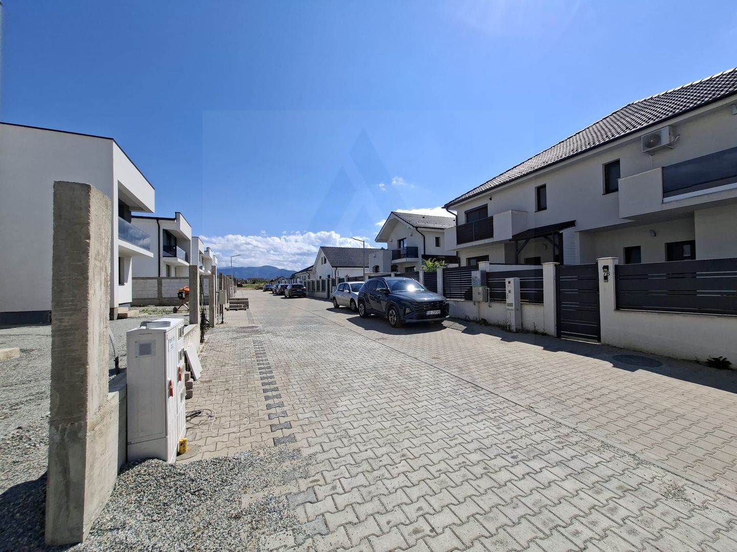 Casa moderna 3 camere 2 bai si curte 170 mp in zona Arhitectilor - Poză 4