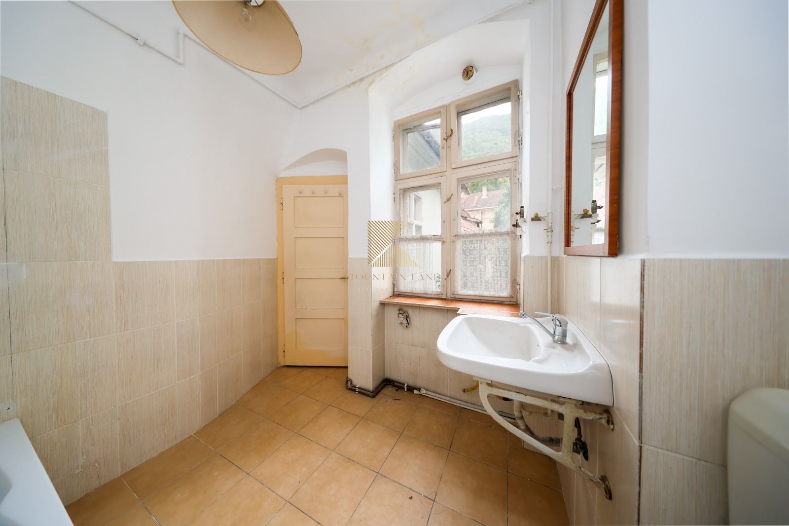 Locație rară în Brașov: ideal pentru regim hotelier sau business - Poză 17