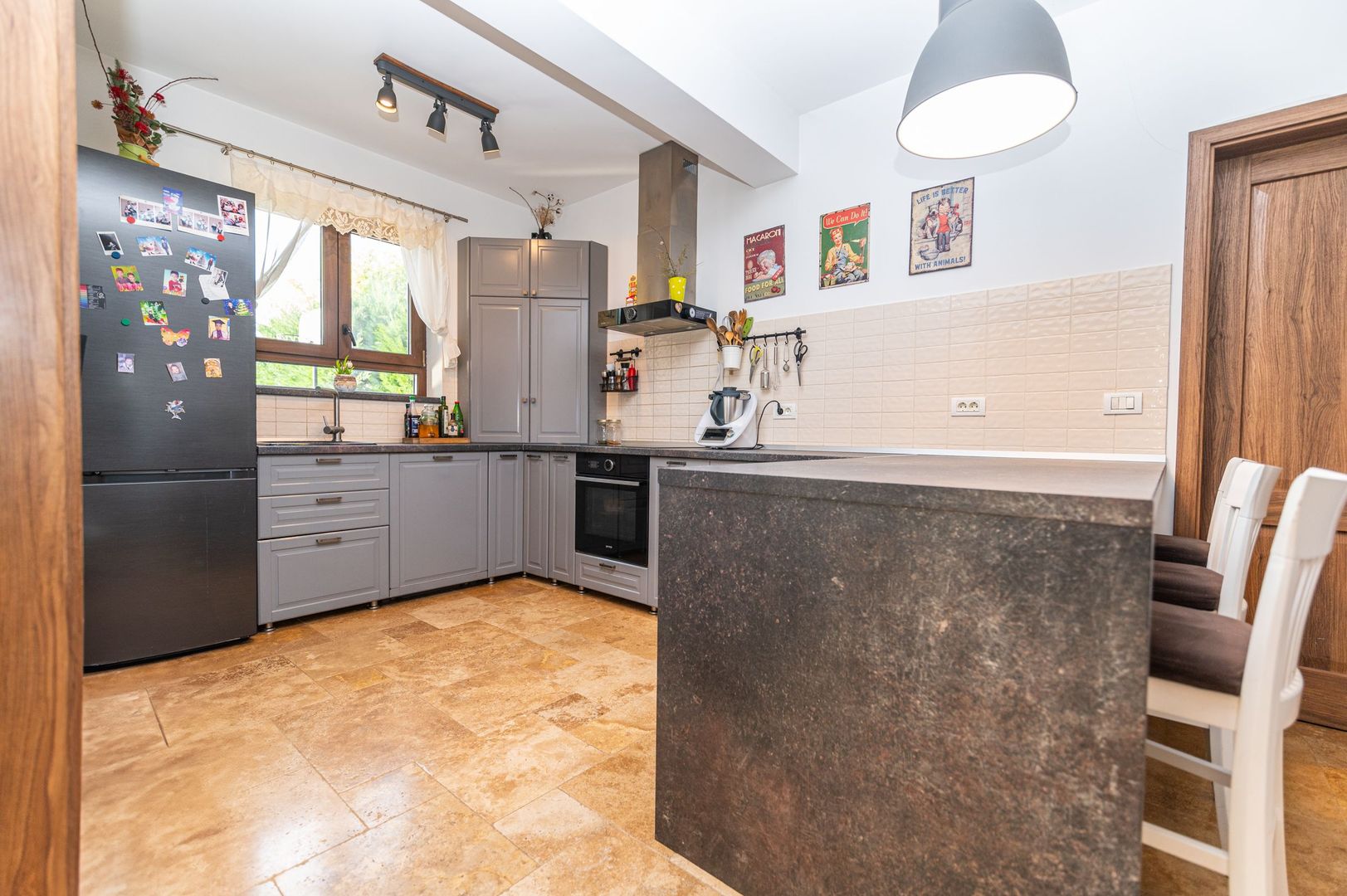 Vila premium cu teren generos! Confort și eficienta in Sanleani - Poză 6