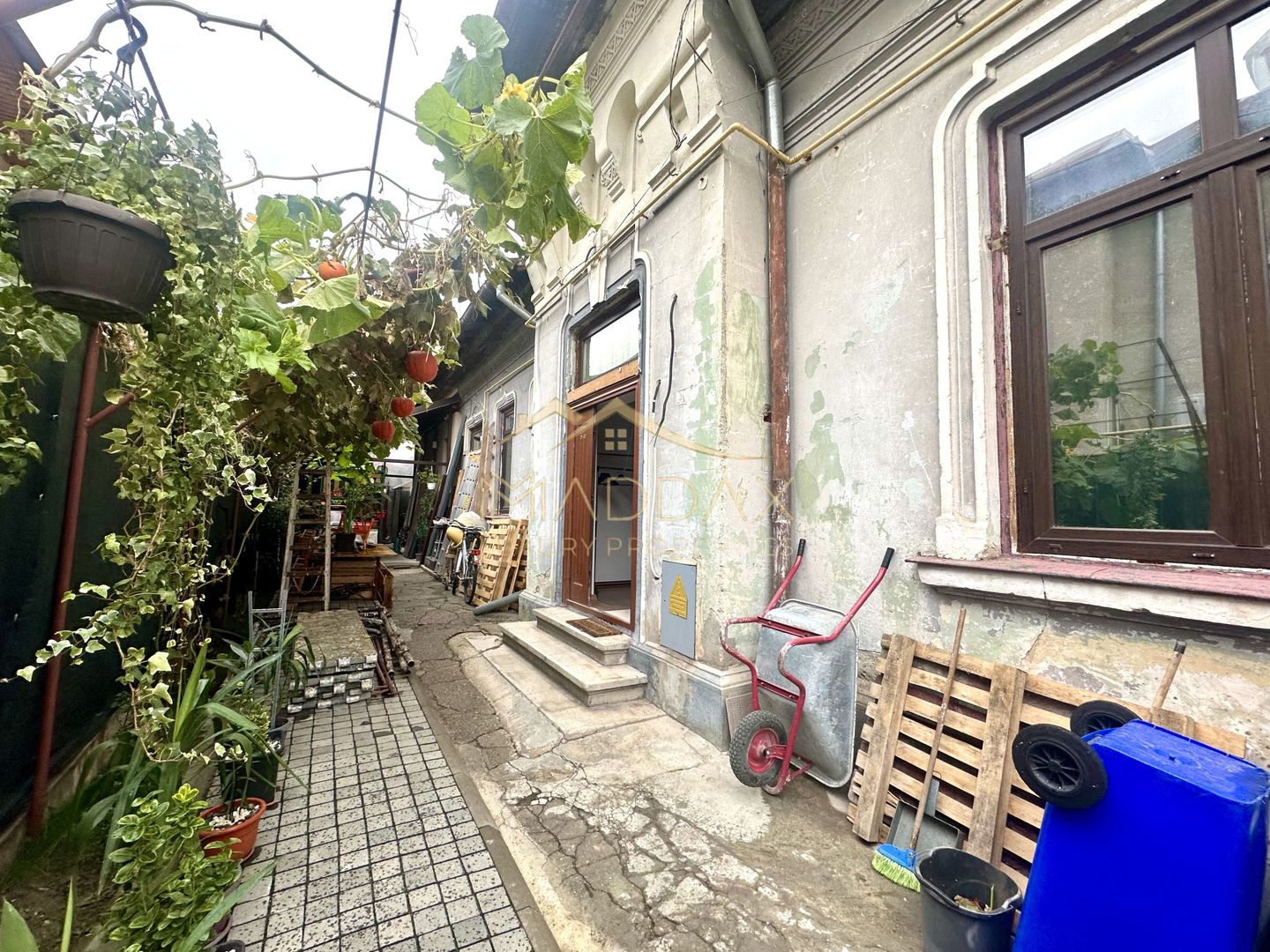 Casă de vânzare 3 camere/ curte generoasă/ Timpuri Noi/ lângă metrou - Poză 1