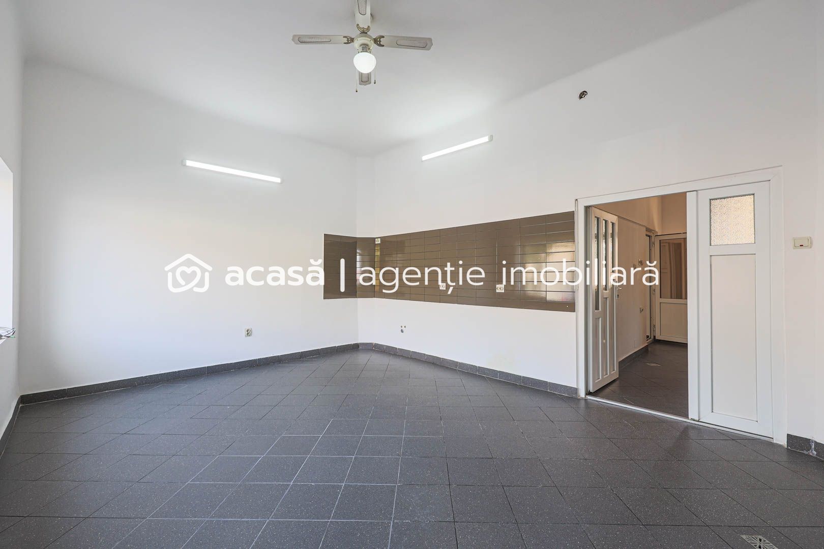 Locație excelentă: Spațiu comercial  Reprezentanță sau Închiriere. - Poză 5