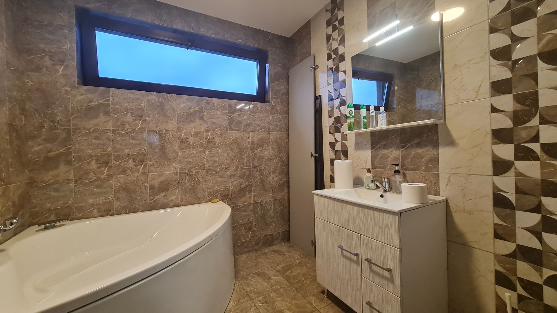 Vila spatioasa zona Megaimage  Tunari - Poză 7