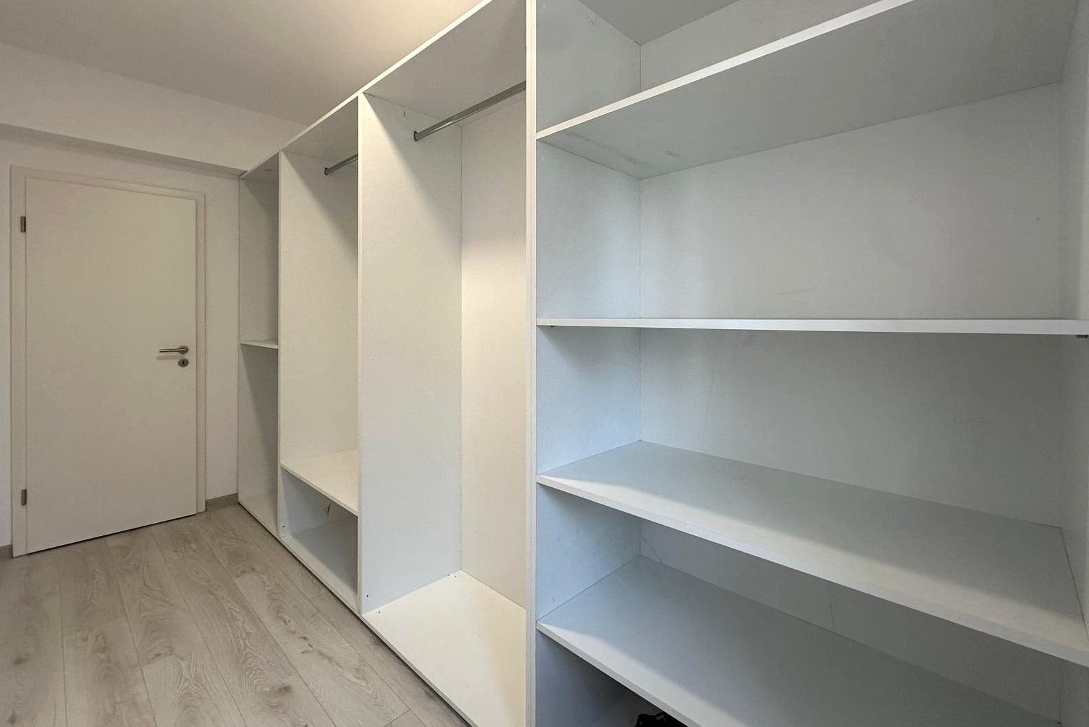 Vanzare apartament nou mobilat cu parcare si boxa Avantgarden 3 - Poză 16