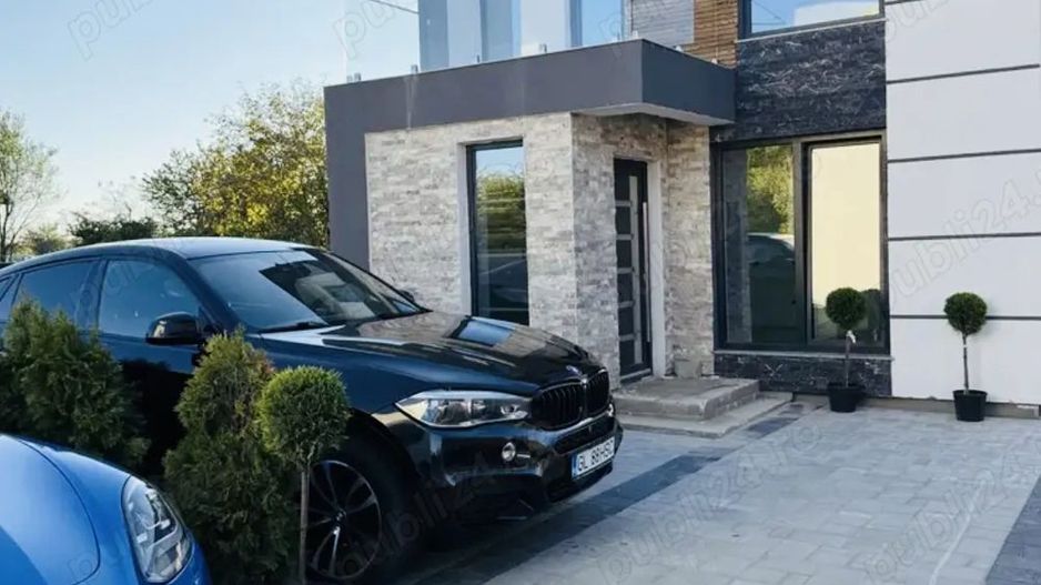 Casa  modernă P+1 zona Nord - Poză 1